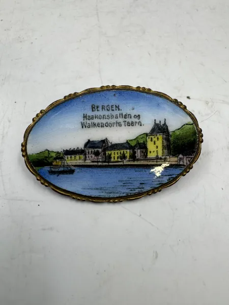 Nydelig emaljenål Bergen
