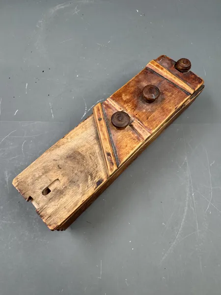 1800 talls Penal m/ spesiell lås 