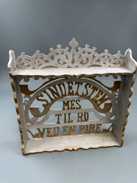Artig 100 år gml tobakk / pipehylle