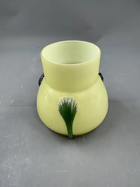 Desgin gml grønn vase