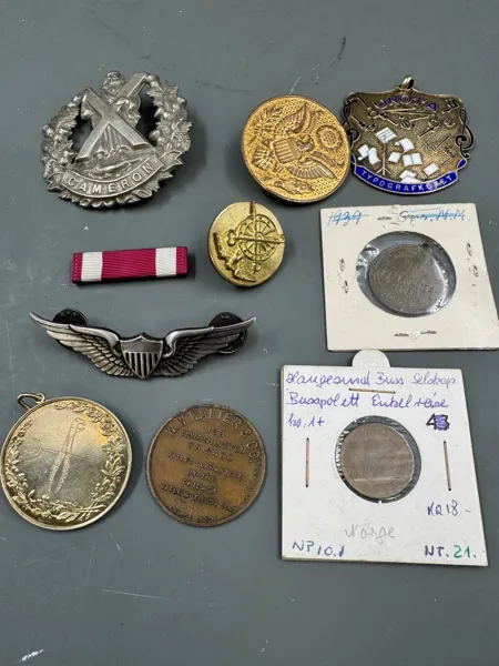 10 gml medaljer/ merker