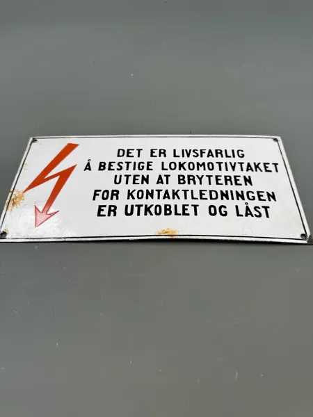 Emaljeskilt tog fra 20-30 tallet
