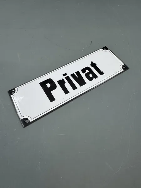 Emaljeskilt privat fra slutten av 1900 tallet