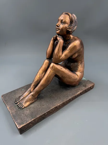 kvinne figur i kobber,
