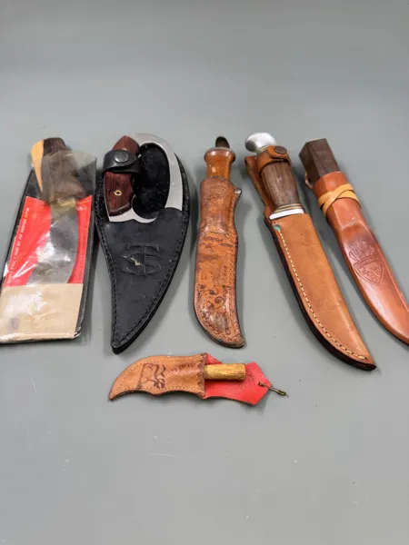 Lott med 5 stk diverse kniver.