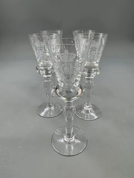 5 stk Likør/akehvit glass m/ emblem
