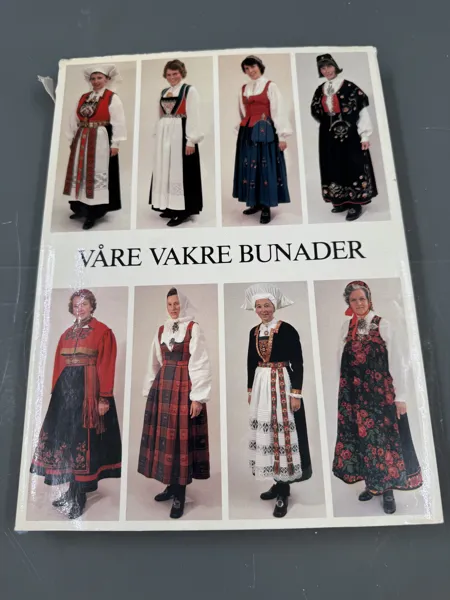 Bok - Våre Vakre Bunader