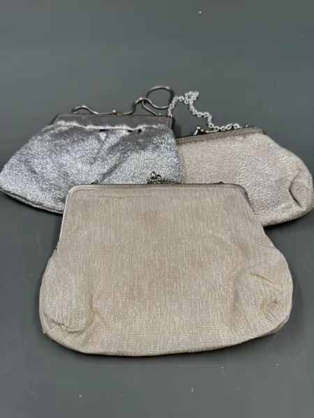 3 eldre Damevesker