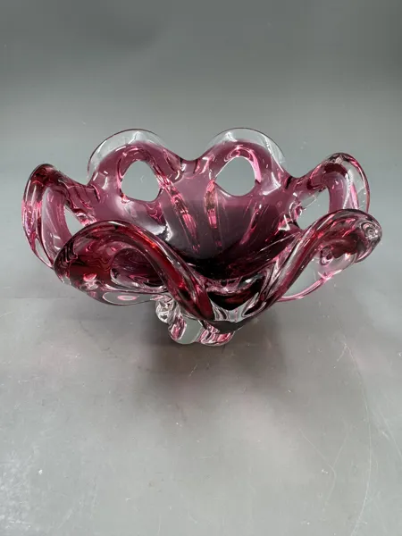 Kunstglassbolle i rosa burgunder og klart glass