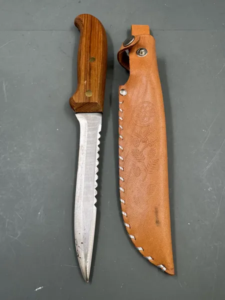 Kniv med slir Brusletto
