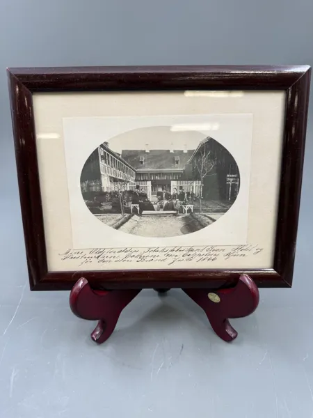 Fotografi av en gammel tobakksfabrikat før stor brann i 1866