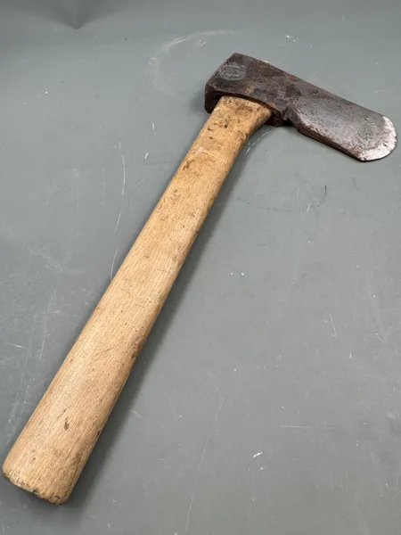 Gammel Mustad Øks 