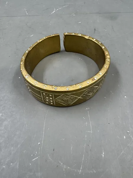 Flott armring i messing.