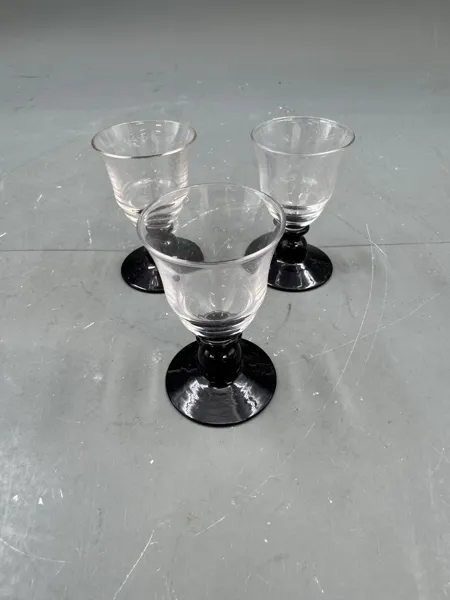 3 likør glass m/ sort stett