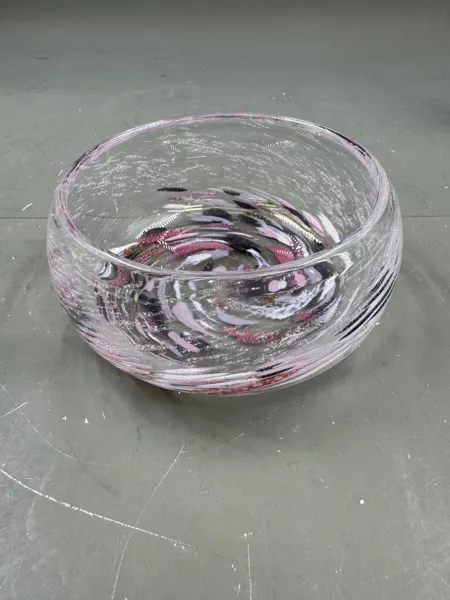 Håndlaget kunstglassbolle