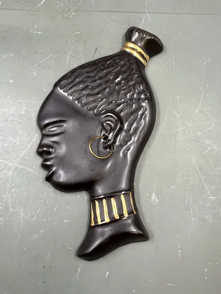 Mørk damefigur gml