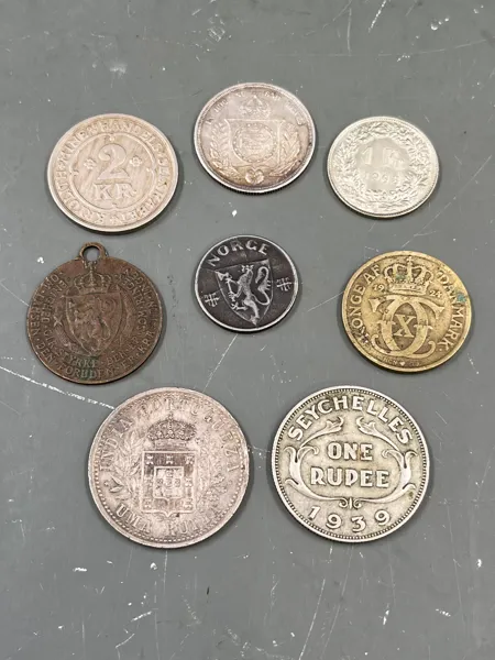 8 mynter/ medaljer