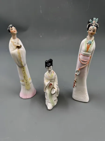 3 gml fine kina figurer 