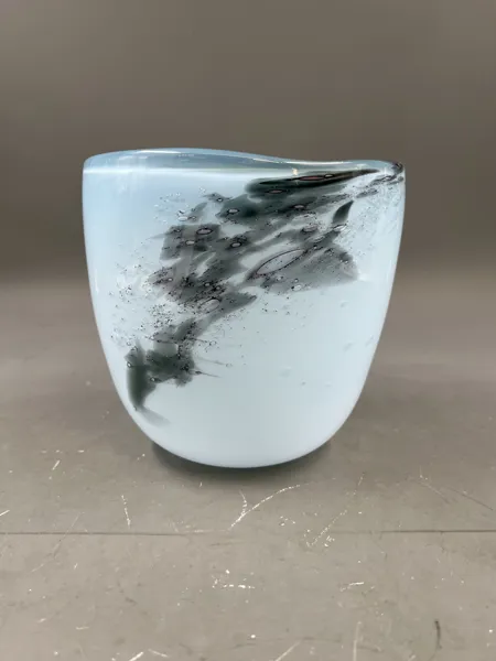 Benny Motzfeldt Plus- Munnblåst kunstglassvase i lyseblå