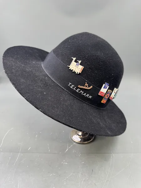 Orginal Telemarkshatt med 6 stk orginal pins