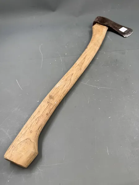 Stor Mustad gammel øks