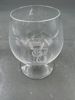 Konjakkglass med etset monogram og en krone 
