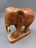 Elefant utskjært i tre