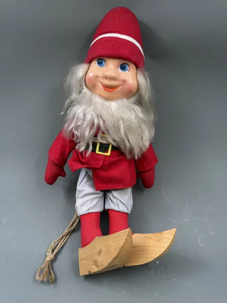 Eldre Nisse med tresko