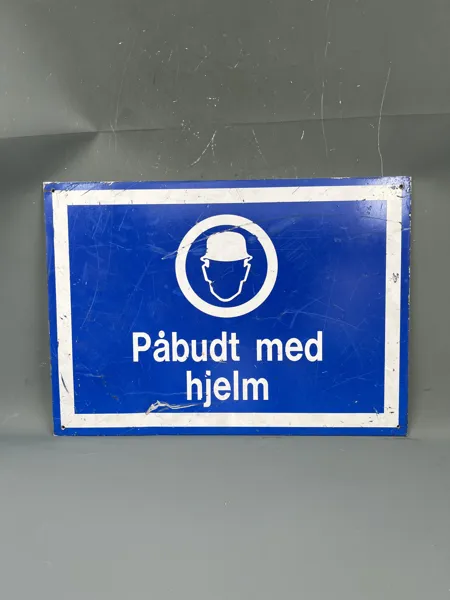 Skilt Påbudt med hjelm