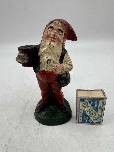 Eldre Nisse lysestake i metall  tidlig 1900 tallet